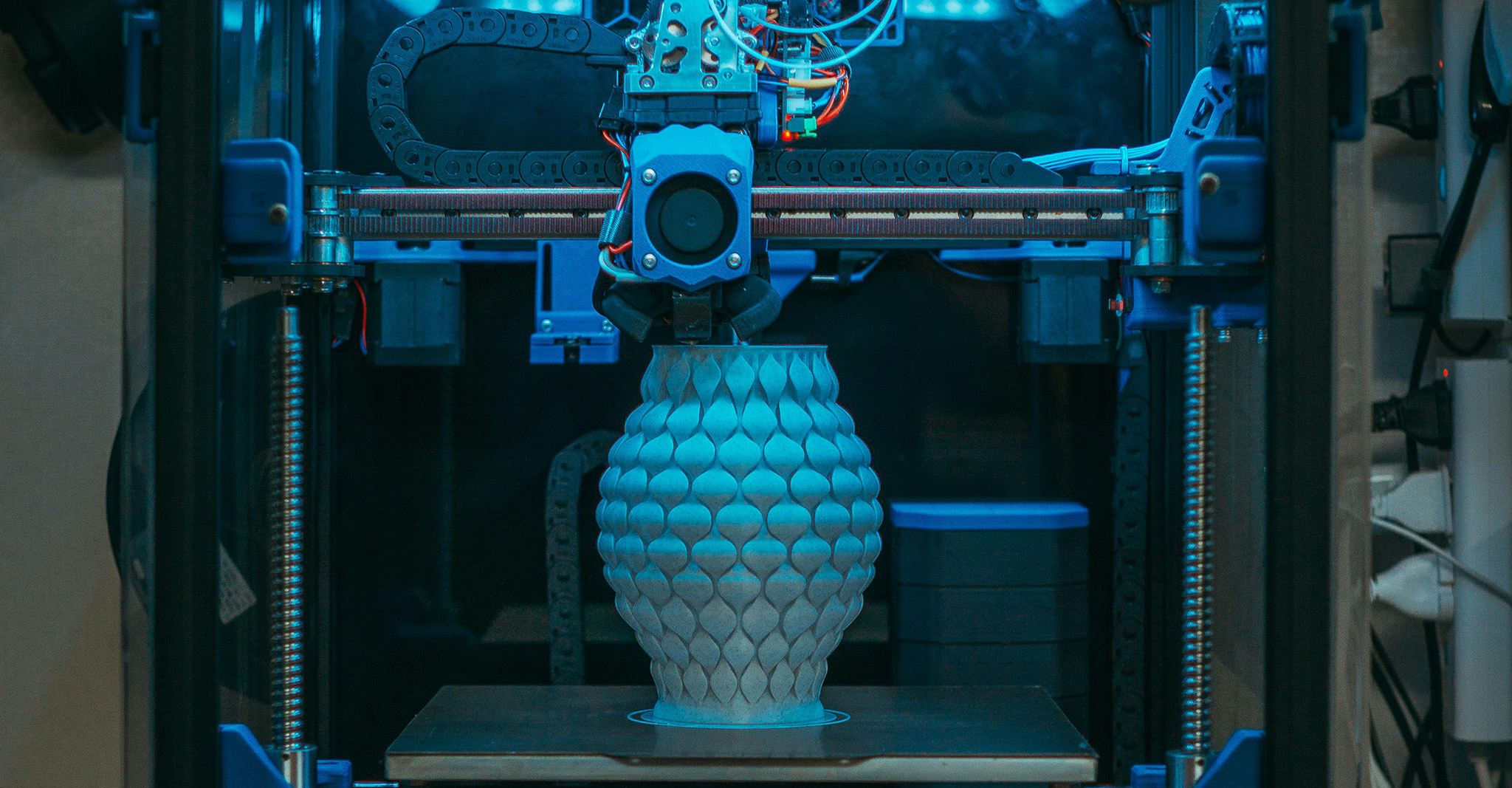3d printer printing a vase